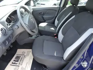 Wenig Kilometer Dacia Sandero Ambiance 1,2 16V  75 !! 4 Zylinder !! Benziner Bild 7