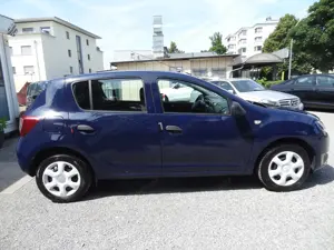 Wenig Kilometer Dacia Sandero Ambiance 1,2 16V  75 !! 4 Zylinder !! Benziner Bild 4