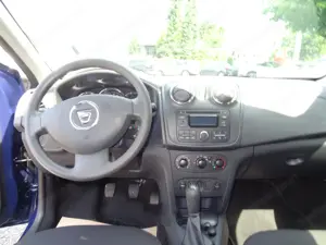 Wenig Kilometer Dacia Sandero Ambiance 1,2 16V  75 !! 4 Zylinder !! Benziner Bild 8