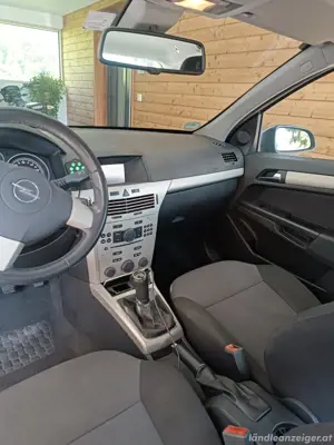 Opel Astra Station Wagen Bild 3