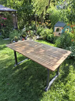 Vollholz Gartentisch  Bild 2