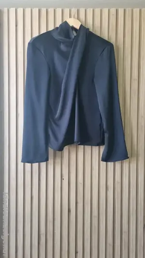 Blusen, neuwertig gebraucht Bild 3