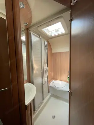 Bürstner Trecento 465 TS   Autarker Komfort-Wohnwagen mit Top-Ausstattung Bild 3