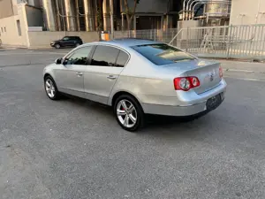 VW Passat Highline 2,0 TDI Limousine Bild 3