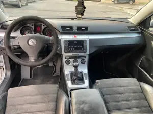 VW Passat Highline 2,0 TDI Limousine Bild 4