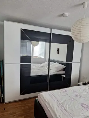 Schwebetürenschrank mit Spiegel Bild 3