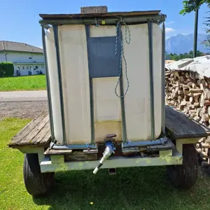 Wasserfass 1000 l auf Anhänger 