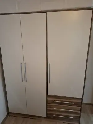 Kleiderschrank weiss braun