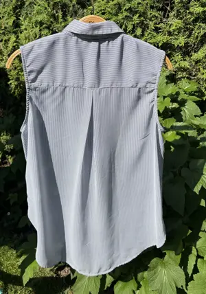 Ärmellose blau gestreifte Bluse von H&M Bild 2