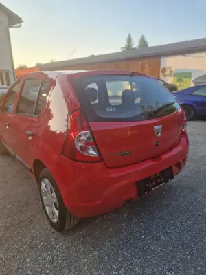 Dacia Sandero 1.2 BJ 2010  Bild 7