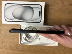 iPhone 15   128 GB schwarz Bild 4