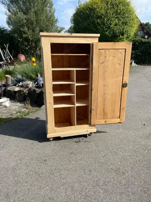 alter Holz Schrank Bild 3