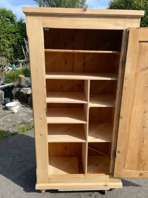 alter Holz Schrank Bild 2
