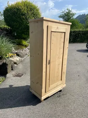 alter Holz Schrank