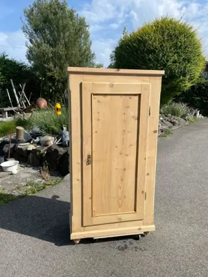 alter Holz Schrank Bild 4