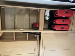 Regale & Vitrine & Schreibtisch