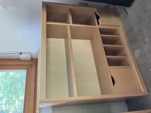 Regale & Vitrine & Schreibtisch Bild 4