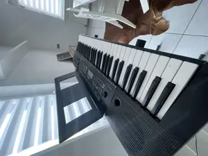 Yamaha Digital Keyboard mit Ständer Bild 3