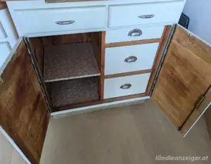 Weiße Kredenz Bild 2
