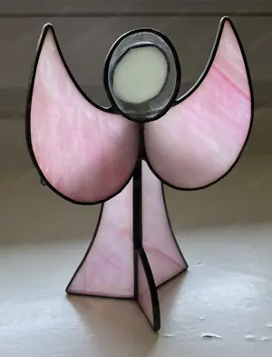 Engelfigur rosa mit Zinneinfassung Bild 2