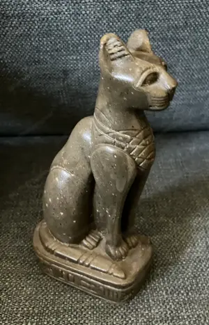 Katzenfigur ägyptische Göttin Stein grün-braun geschnitzt