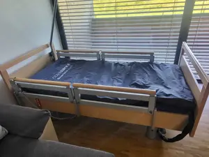 Neuwertiges Pflegebett - Regia  Bild 2