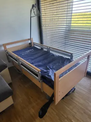 Neuwertiges Pflegebett - Regia  Bild 3