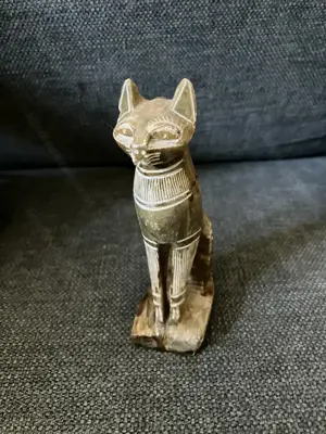 Katzenfigur ägyptisch aus Stein geschnitzt grau