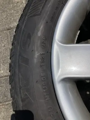Orginal Bmw 16 Zoll Alufelgen mit guter Winterbereifung, Lochkreis 5x120. 7x16 2x Reifen mit 6,5mm 2 Bild 3