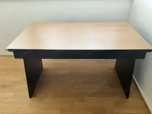 Schreibtisch