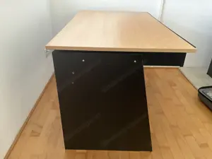 Schreibtisch Bild 2