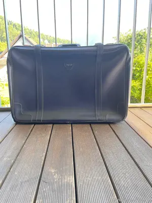 Klassischer Reisekoffer von Regent   schlicht, schick und gut in Schuss
