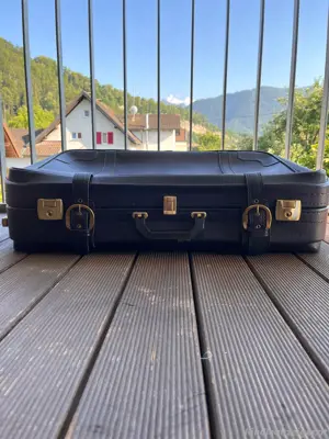 Klassischer Reisekoffer von Regent   schlicht, schick und gut in Schuss Bild 4