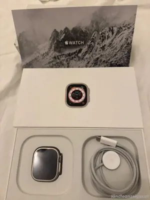 Apple Watch Ultra 49 mm Titangehäuse mit Starlight Alpine Loop, groß (GPS+.)