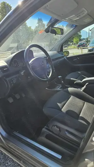 Stadtflitzer Mercedes A150 Klein Kompaktwagen Bild 6