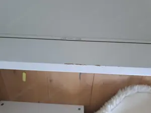 Hochbett weiß mit Schreibtisch und Kleiderschrank Bild 2