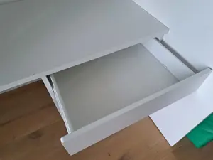 Hochbett weiß mit Schreibtisch und Kleiderschrank Bild 9