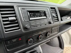 Volkswagen T6 Transporter 2.0 TDI Kasten *Klima* AHK Bild 7