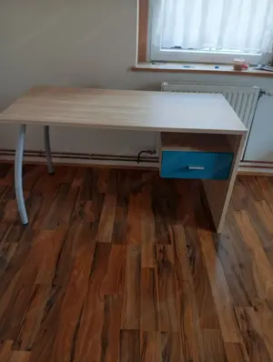 Jugendzimmer in sehr gutem Zustand Bild 3