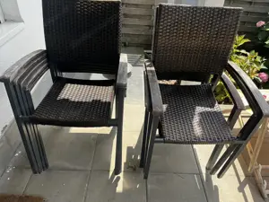 7 Gartenstühle zu verschenken 