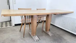 Esstisch für die ganze Familie robust und groß 