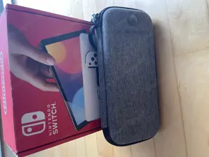 Nintendo Switch OLED weiß + Hardcase grau Bild 5