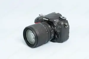 Nikon D7100 Fotobundle   inkl. SB-700, Fisheye, Tasche & mehr (nur 18.904 Auslösungen)