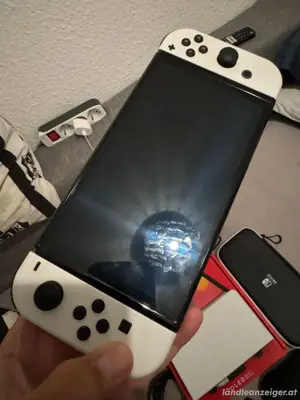 Nintendo Switch OLED mit Siepielen Bild 2