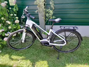 Hochwertiges schönes weisses Teenager Damen Marken E bike " Stevens"