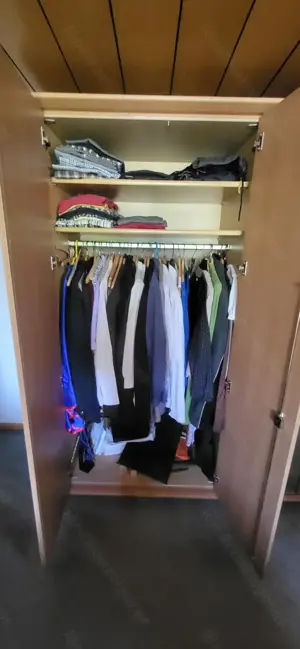 Drehtüren-Kleiderschrank Bild 2