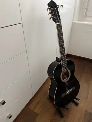 Gitarre Navarra schwarz Bild 2