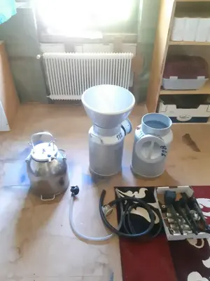  Utensilien für das Melken zu verkaufen Bild 3