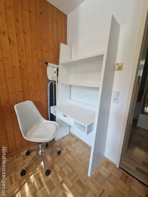 Schreibtisch & Drehstuhl