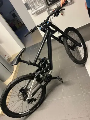 Downhill Scott Gambler 720 mit Rahmen Größe M Bild 3